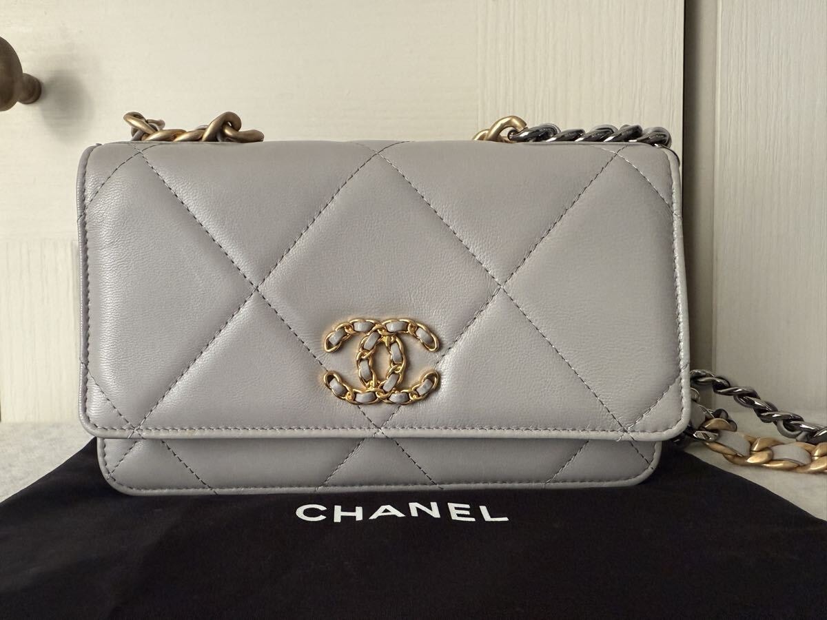 CHANEL19チェーンウォレット シャネル