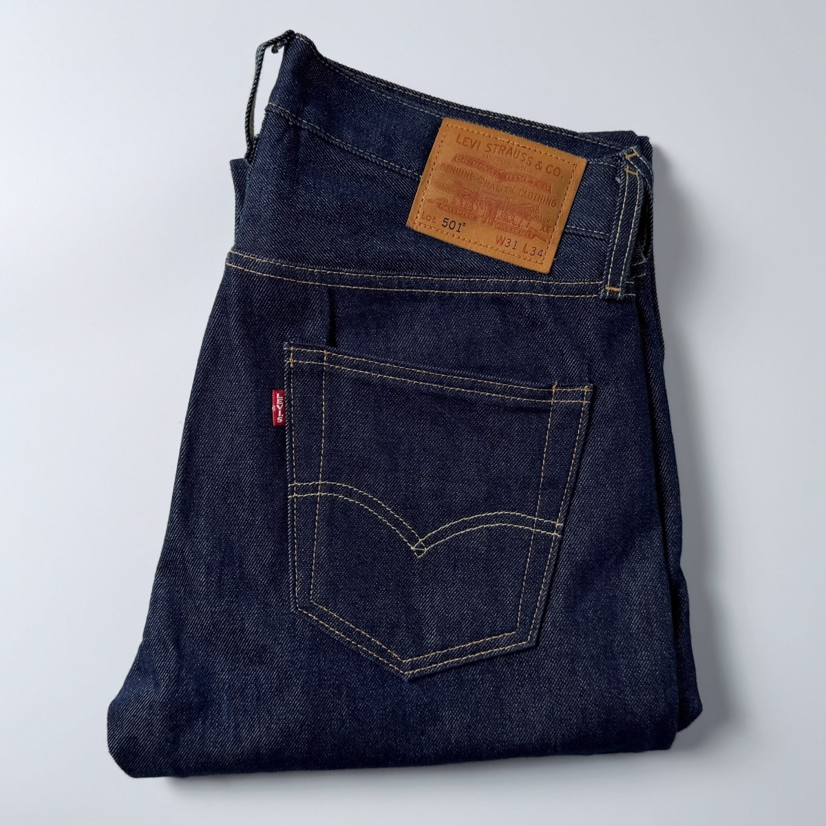 新品 Levi