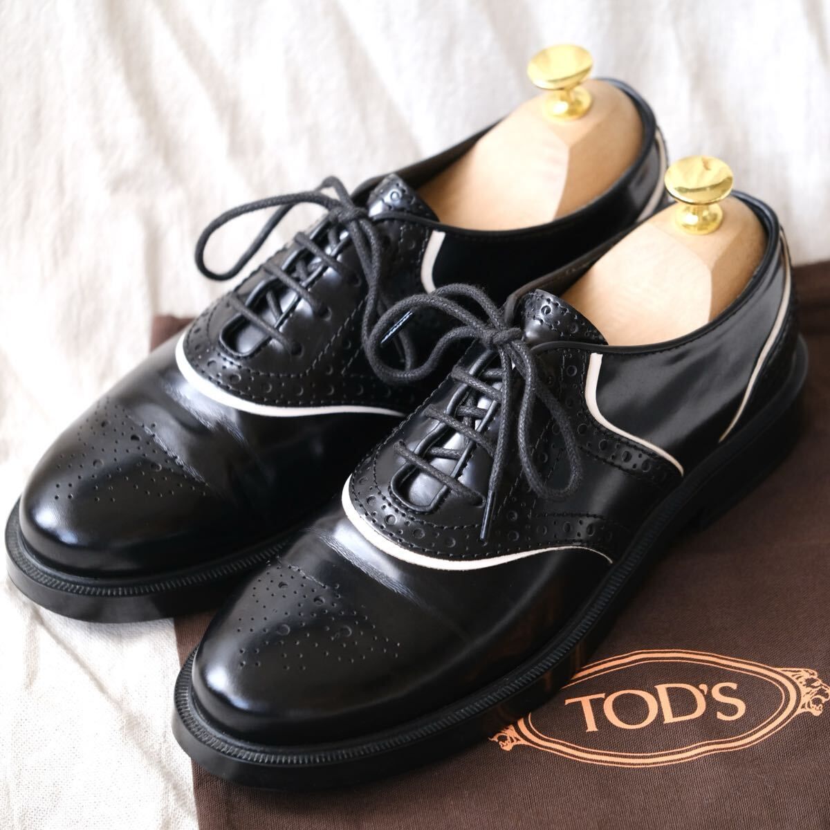TOD’Sトッズ サドルプレーントゥメダリオン黒37.5