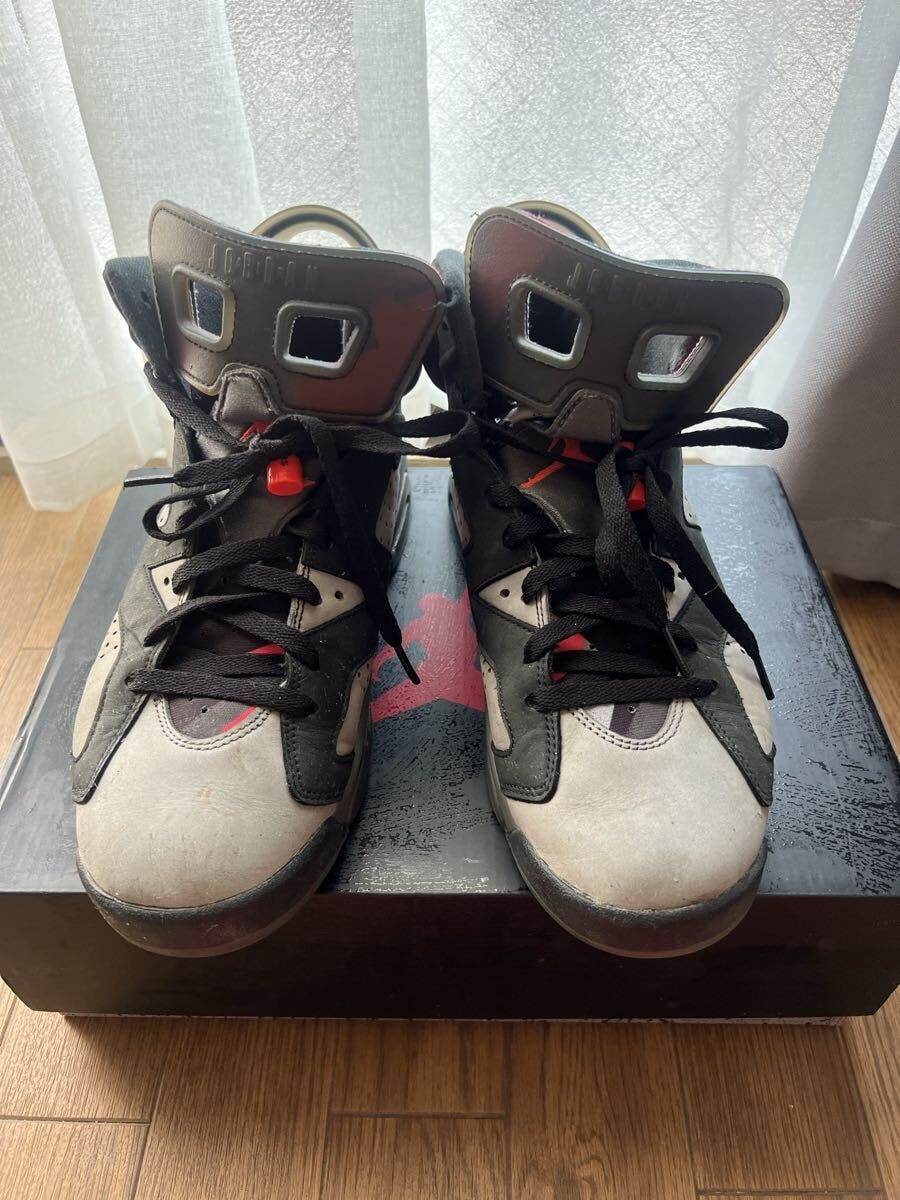 パリサンジェルマン (PSG) × ナイキ エアジョーダン6 レトロ "アイアングレー/インフラレッド23-ブラック"