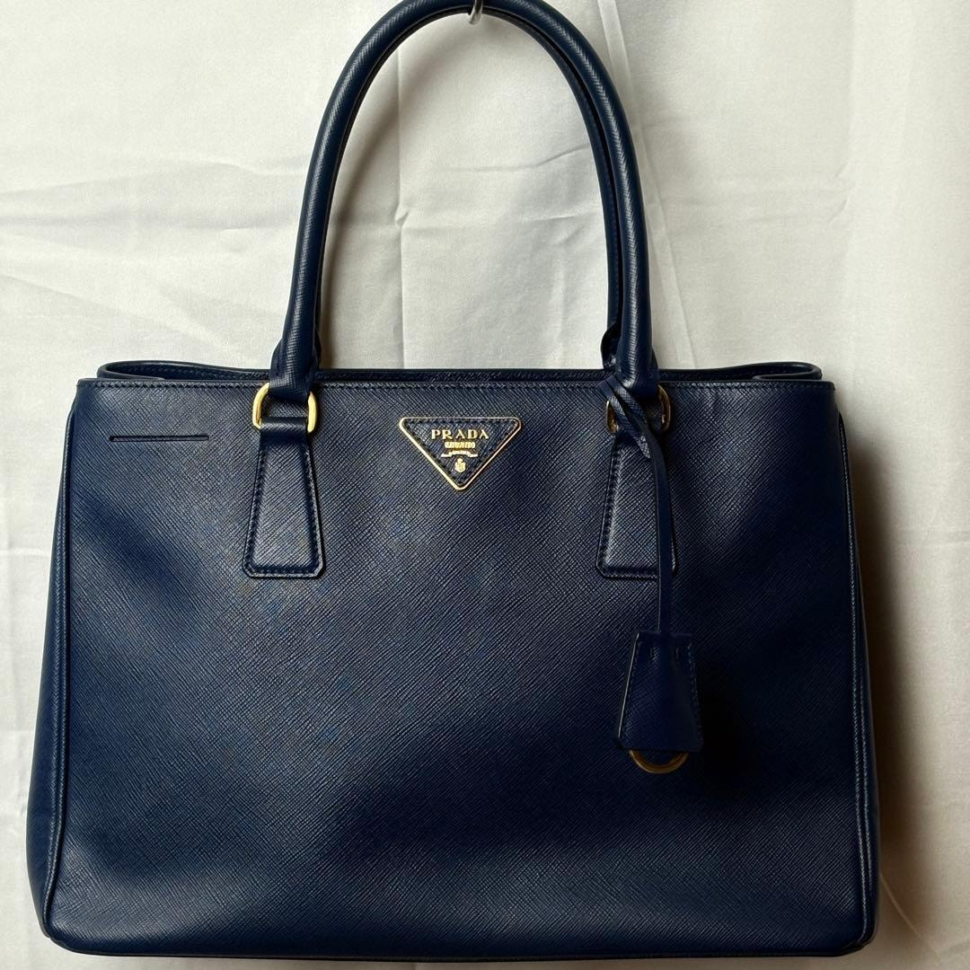 高級感PRADA サフィアーノレザー トートバッグ ダークネイビー極美品A4収容